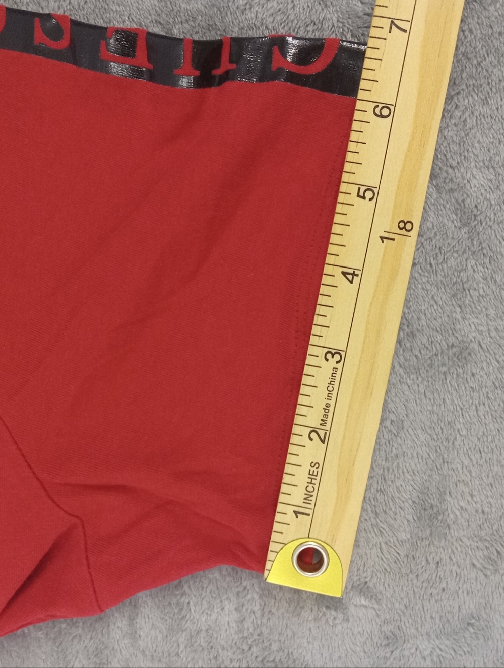 GUESS Men’s Red V-Neck Logo Tee Size Large - Picture 9 of 9